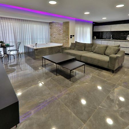 Ferienwohnung שקיעה בים 75 - דירת נופש יוקרתית עם ג'קוזי ליד הים Haifa Exterior foto
